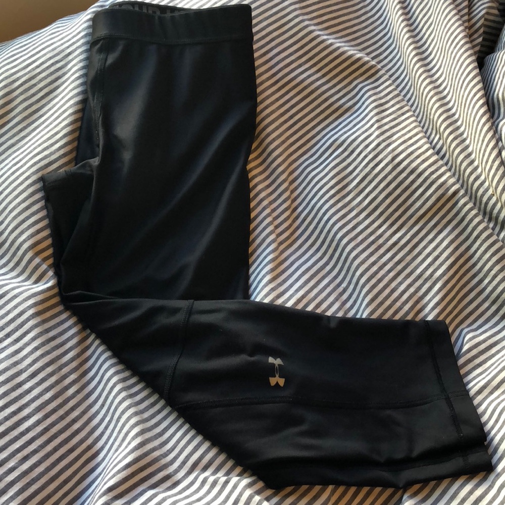 Under Armour cropped leggings.